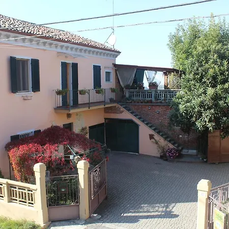 アパート La Terrazza Sul Monferrato *